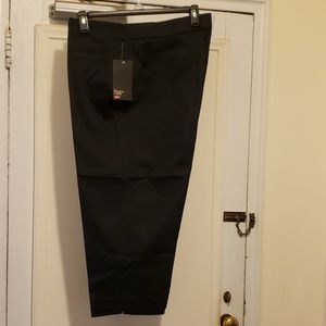 Avenue Black Comfort Waist capri pants